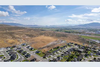 2463 W 1150 N #13, Tremonton, UT 84337 - Photo 4