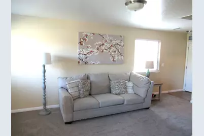 1624 N Hollyhock Cir W, Farmington, UT 84025 - Photo 2