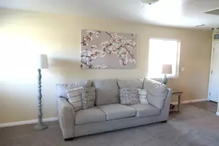 1624 N Hollyhock Cir W, Farmington, UT 84025 - Photo 2
