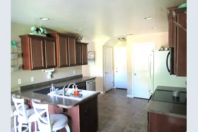 1624 N Hollyhock Cir W, Farmington, UT 84025 - Photo 8