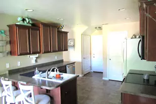 1624 N Hollyhock Cir W, Farmington, UT 84025 - Photo 8