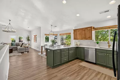509 W Damascus Dr, Bloomington, UT 84790 - Photo 10