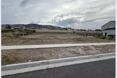 3521 S Garibaldi Way, Saratoga Springs, UT 84045 - Photo 2