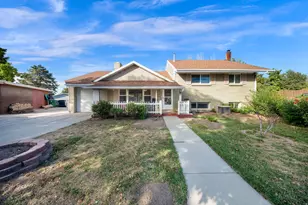 556 W Greenleaf Dr, Murray, UT 84123 - Photo 2