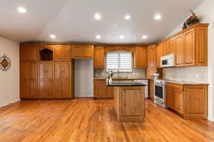 1207 W Bryce Jeffery Dr, Riverton, UT 84065 - Photo 2