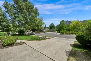 5714 S Laurelwood St, Holladay, UT 84121 - Photo 4
