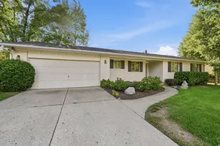 5714 S Laurelwood St, Holladay, UT 84121 - Photo 4