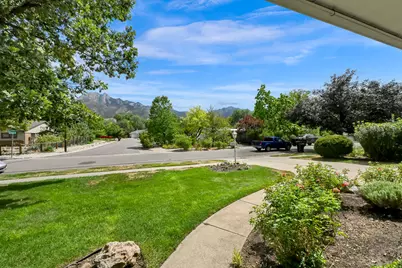 5714 S Laurelwood St, Holladay, UT 84121 - Photo 8