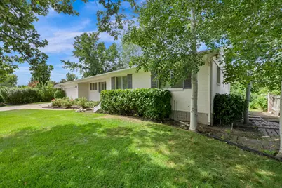 5714 S Laurelwood St, Holladay, UT 84121 - Photo 2