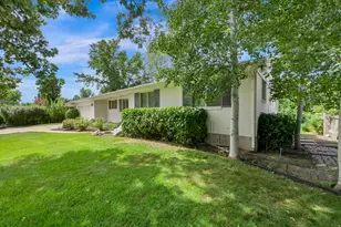 5714 S Laurelwood St, Holladay, UT 84121 - Photo 2