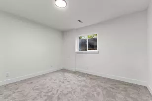9828 S 2240 E, Sandy, UT 84092 - Photo 22