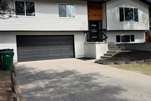 8287 S Valencia Cir, Sandy, UT 84093 - Photo 2