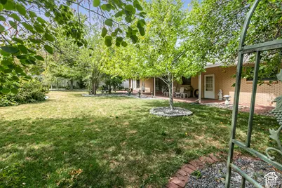 3704 E Brighton Point Dr S, Cottonwood Heights, UT 84121 - Photo 38