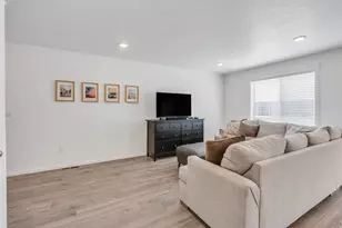 951 E Parley Dr Dr N, Saratoga Springs, UT 84045 - Photo 2