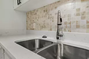 875 E Arrowhead Ln, Murray, UT 84107 - Photo 12