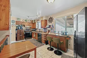 8557 S McIntyre Way, West Jordan, UT 84081 - Photo 10
