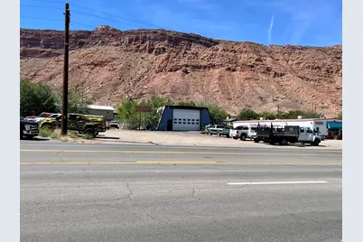 1082 S Main St, Moab, UT 84532 - Photo 2
