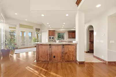 2527 E Bonneville Terrace Dr, Ogden, UT 84403 - Photo 10