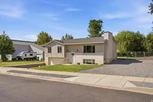 1277 E Jeff St N, Layton, UT 84040 - Photo 4
