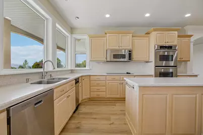 220 E Ridge Rd, Orem, UT 84057 - Photo 8