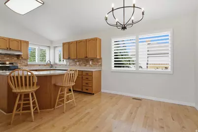 2313 E Rockview Dr, Sandy, UT 84092 - Photo 10