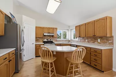2313 E Rockview Dr, Sandy, UT 84092 - Photo 8