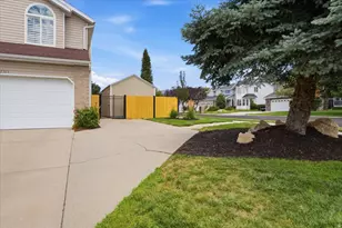 2313 E Rockview Dr, Sandy, UT 84092 - Photo 4