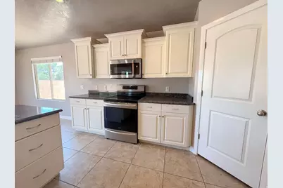 50 W Masterpiece Cir, Washington, UT 84780 - Photo 2