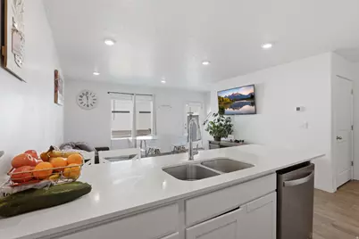 1068 E Scuttlebutt Ln, Saratoga Springs, UT 84045 - Photo 8