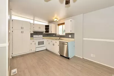 669 N Colonial St, Layton, UT 84041 - Photo 8