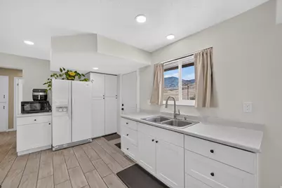 4468 N Droubay Rd E, Erda, UT 84074 - Photo 12