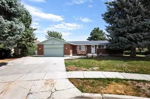 7503 S Paddington Cir W, West Jordan, UT 84084 - Photo 2