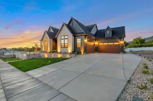 136 W Summerhill Ln, Centerville, UT 84014 - Photo 2