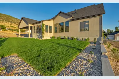 136 W Summerhill Ln, Centerville, UT 84014 - Photo 52