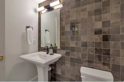 136 W Summerhill Ln, Centerville, UT 84014 - Photo 42