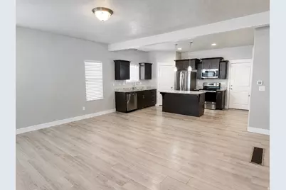 3834 E Cunninghill Dr, Eagle Mountain, UT 84005 - Photo 4