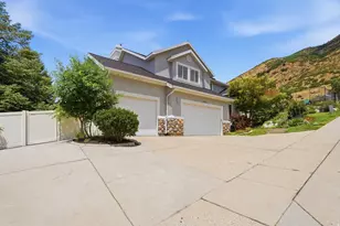 3439 E Canyon Cove Dr, Holladay, UT 84121 - Photo 2