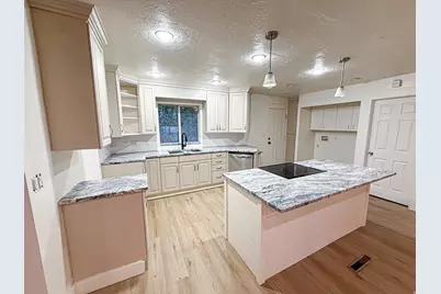 1681 E Meadowmoor Rd, Holladay, UT 84117 - Photo 2