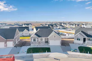 8655 N Halloran Ct, Lake Point, UT 84074 - Photo 4