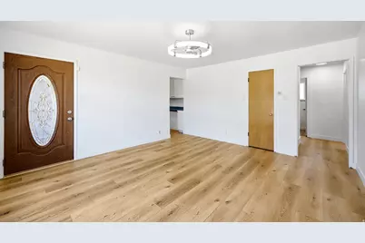 6272 S 400 E, Murray, UT 84107 - Photo 2