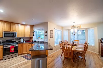 2288 E Emerald Hills Ct, Cottonwood Heights, UT 84121 - Photo 4