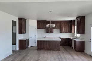 1263 N 2770 W, Clinton, UT 84015 - Photo 2