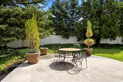 2424 E Oakcrest Ln, Holladay, UT 84121 - Photo 44