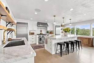 2424 E Oakcrest Ln, Holladay, UT 84121 - Photo 4