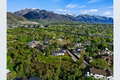 2424 E Oakcrest Ln, Holladay, UT 84121 - Photo 18