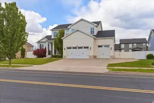 1692 W Spring Meadow Ln, Farmington, UT 84025 - Photo 2