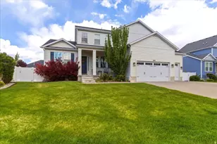 1692 W Spring Meadow Ln, Farmington, UT 84025 - Photo 2
