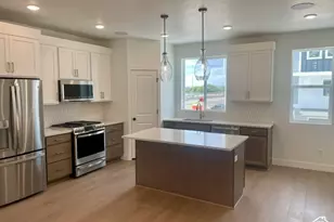 981 N Hay Ln W, Farmington, UT 84025 - Photo 4