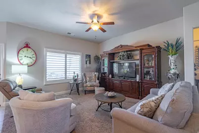 1068 N Lesa Ln, Washington, UT 84780 - Photo 2