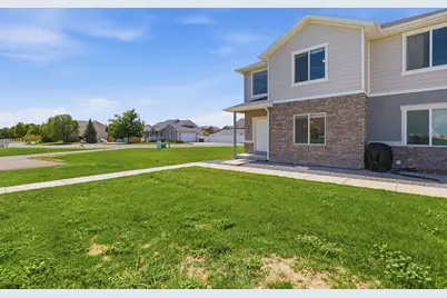 4504 N Frontier St, Eagle Mountain, UT 84005 - Photo 36